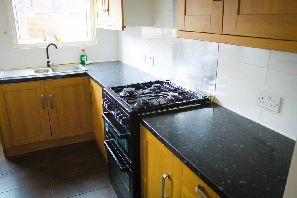 House In Colnbrook Near Windsor & Heathrow Villa Luaran gambar