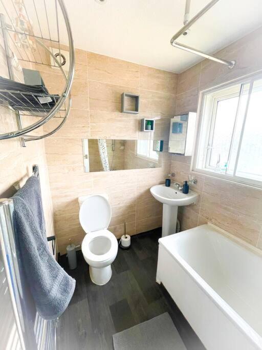 House In Colnbrook Near Windsor & Heathrow Villa Luaran gambar